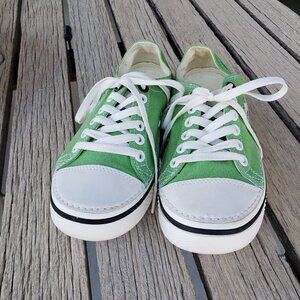 Sz 7 Crocs Canvas Sneakers